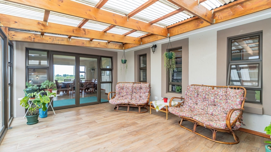 6 Bedroom Property for Sale in Aalwyndal Western Cape